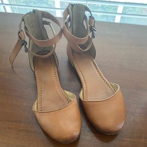 Straps Frye Flats size 9.5